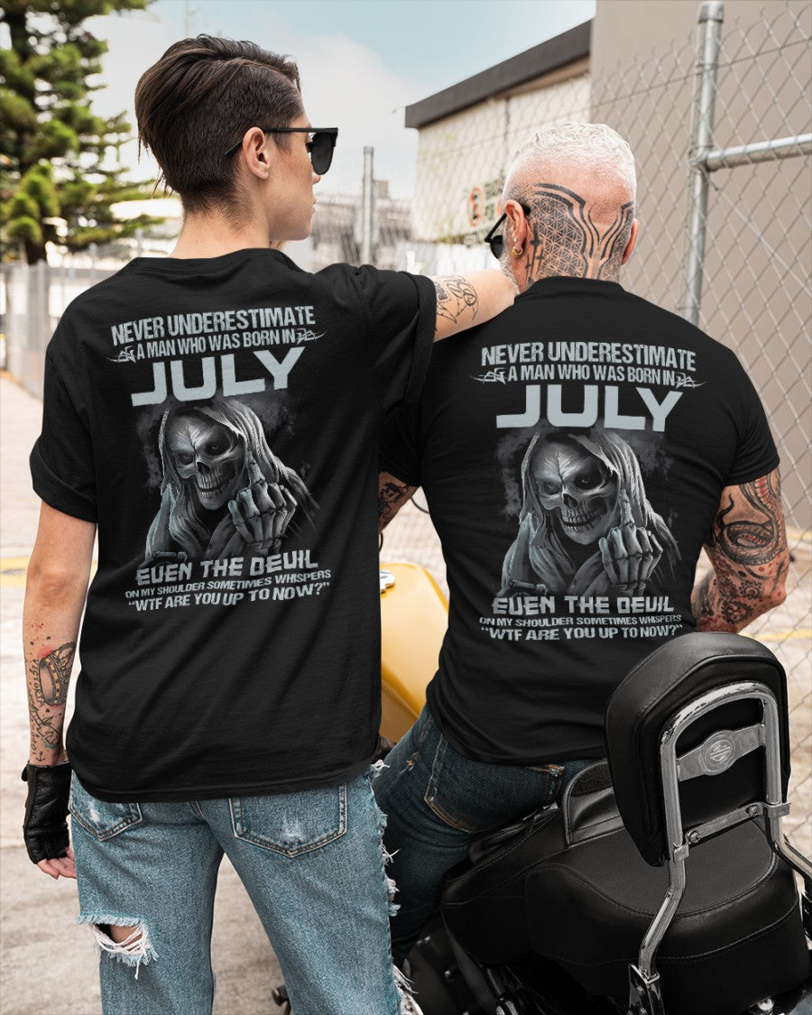 JULY - NEVER UNDERESTIUNDER A MAN - T-SHIRT FOR MAN - TLEE07 (SKU08-05-07)