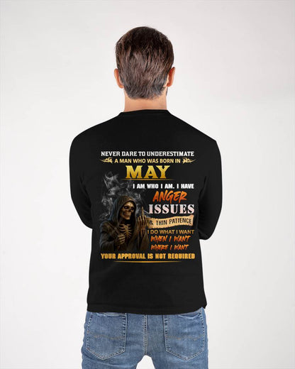 MAY - NEVER UNDERESTIMATE A MAN WHO KNOWS WHO HE IS - FOR MAN - TLEE05 (SKU26T-01156-05)