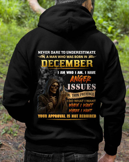 DECEMBER - NEVER UNDERESTIMATE A MAN WHO KNOWS WHO HE IS - FOR MAN - TLEE12 (SKU26T-01156-12)