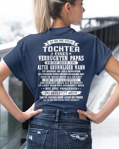 JULI / TOCHTER EINES VERRÜCKTEN PAPAS SHIRT - GESCHENK VOM PAPA  - TLEE07 (SKU2606-230-07)