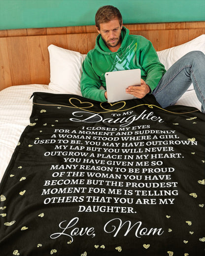 TO MY DAUGHTER - GIFT FOR DAUGHTER FROM MOM - Sherpa Fleece Quilt Blanket (SKUB-BLANKET-MOM00)